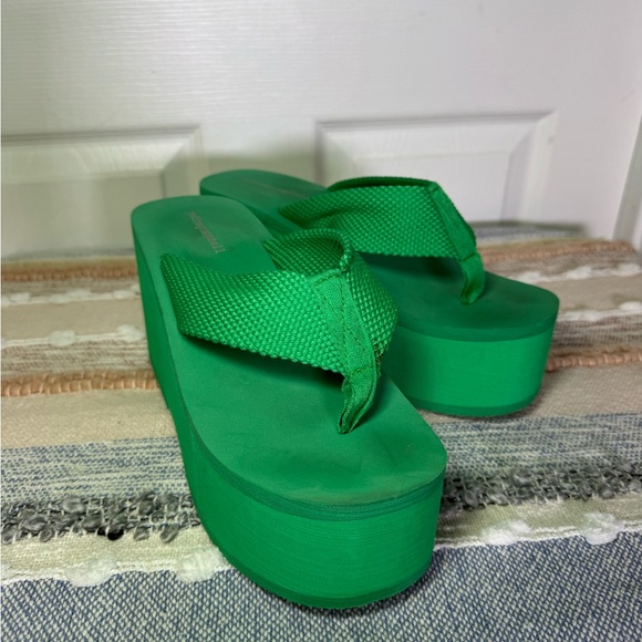 Jeffrey Campbell Vibrant Green Platform Sandals - Picture 5 of 11